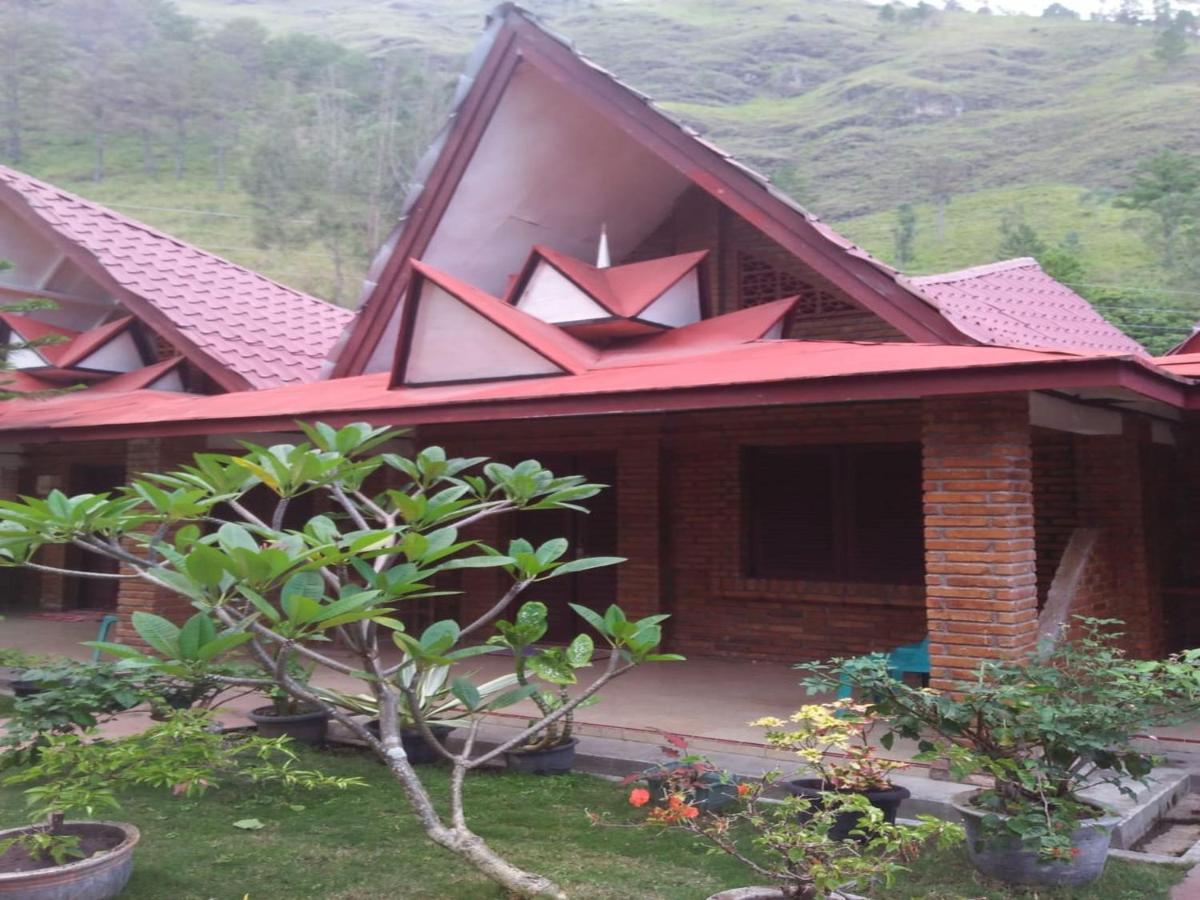 Roman Sinasi Hotel Tongging Exterior photo